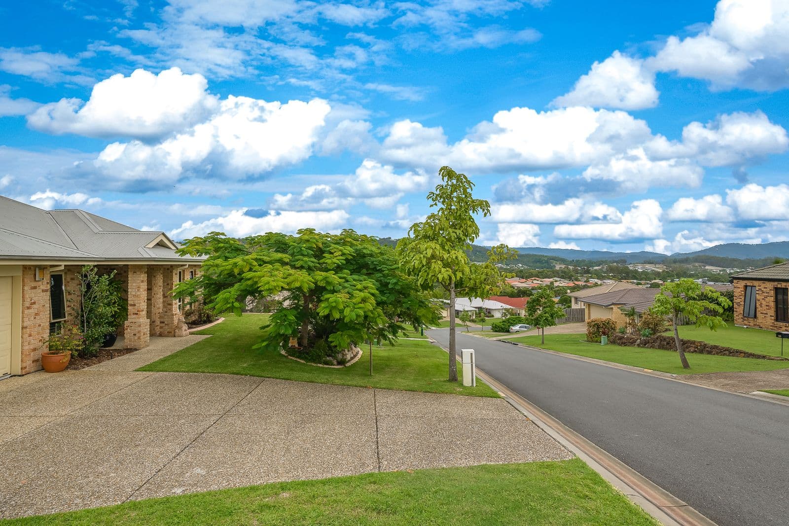 15 Peckham Court, Pacific Pines QLD 4211, Pacific Pines - Thumbnail 2