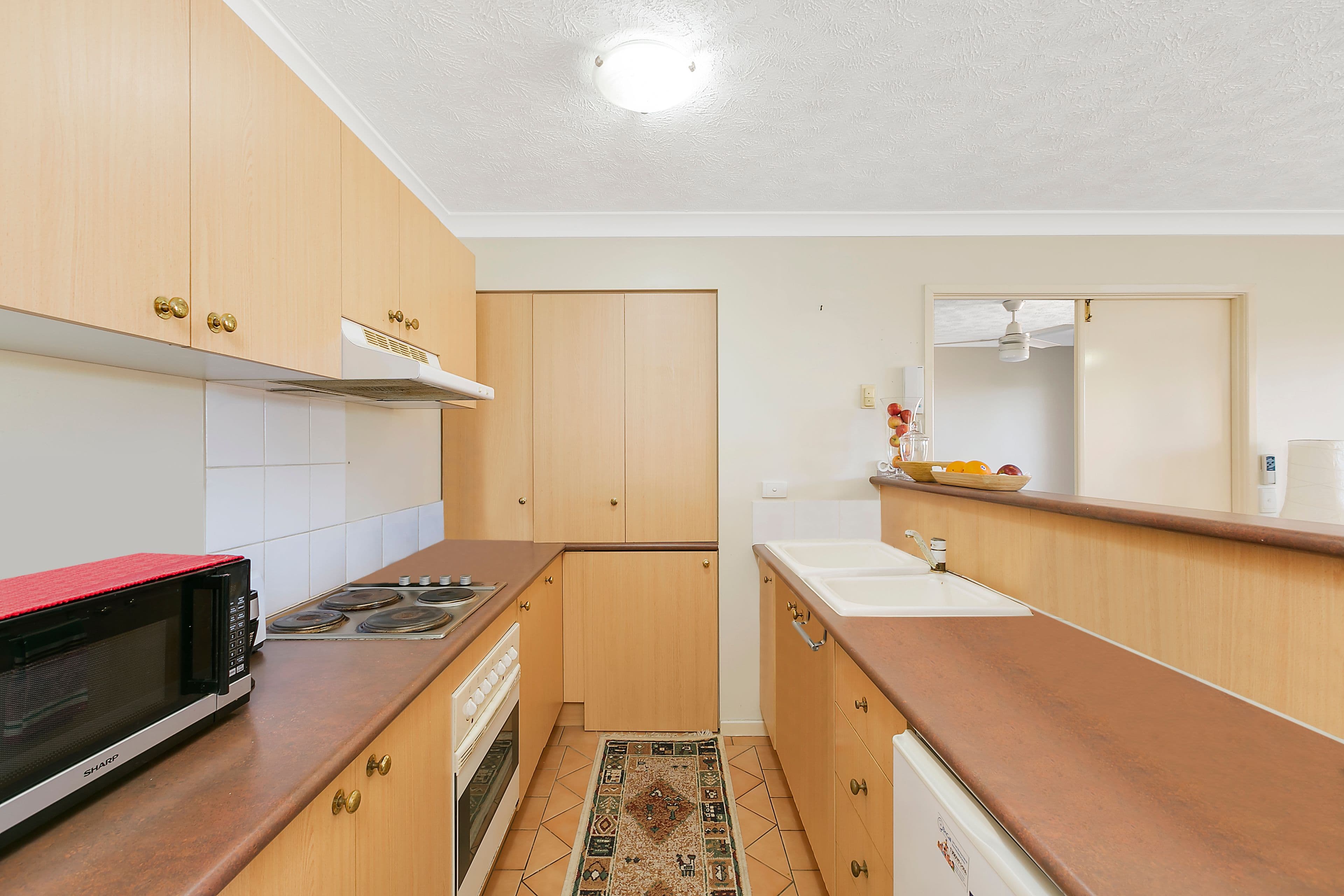 27 Chester Terrace, Southport QLD 4215, Southport - Thumbnail 4