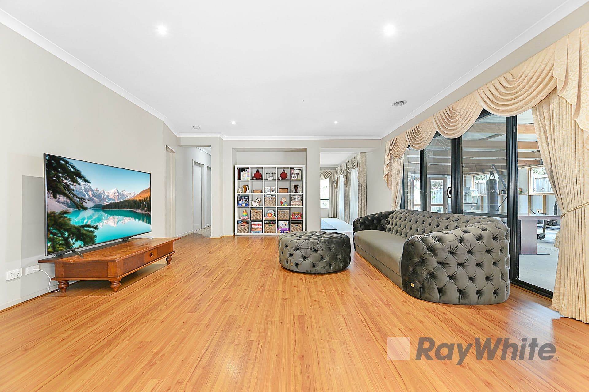 9 Lancashire Drive, Cranbourne North VIC 3977, Cranbourne North - Thumbnail 2