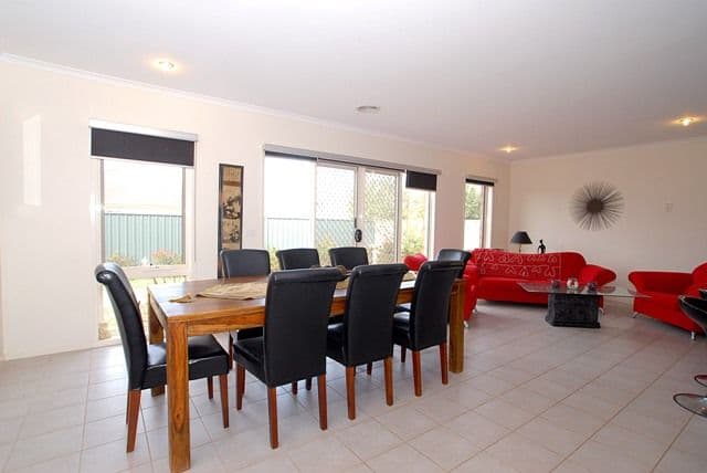 9 St Lukes Road, TARNEIT VIC 3029, Tarneit - Thumbnail 4
