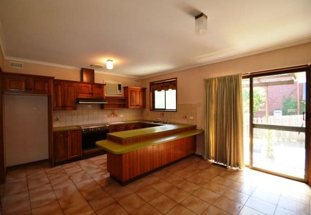 17  Webb Avenue, SEYMOUR VIC 3660, Seymour - Thumbnail 2