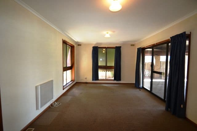 17  Webb Avenue, SEYMOUR VIC 3660, Seymour - Thumbnail 3