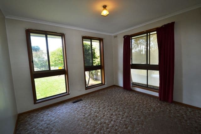 17  Webb Avenue, SEYMOUR VIC 3660, Seymour - Thumbnail 4