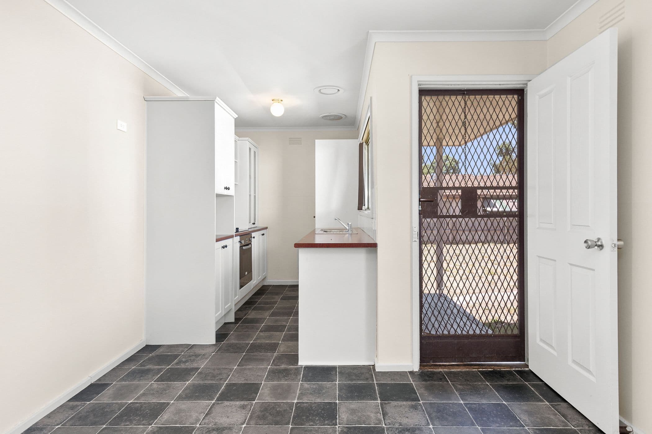 1 Grevillea Court, Ararat VIC 3377, Ararat - Thumbnail 3
