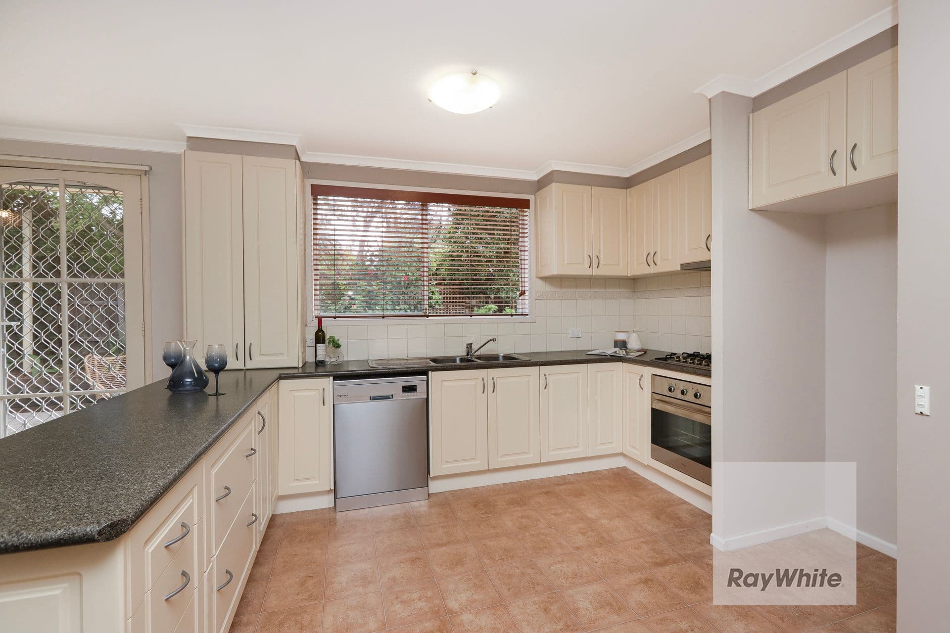 8 Glendale Place, Gladstone Park VIC 3043, Gladstone Park - Thumbnail 3