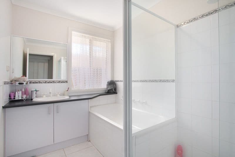 22 Ebony Drive, Pakenham VIC 3810, Pakenham - Thumbnail 5