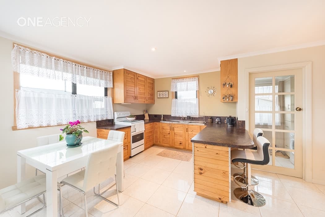 8 Lucas Place, Acton, Acton - Thumbnail 6