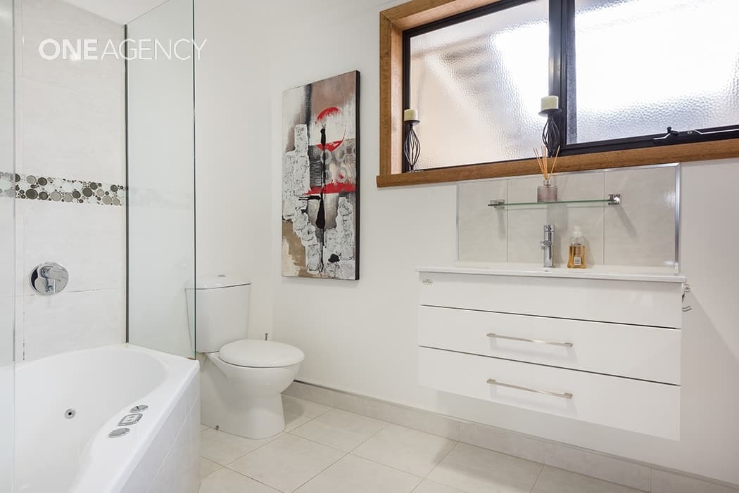 8 Lucas Place, Acton, Acton - Thumbnail 8