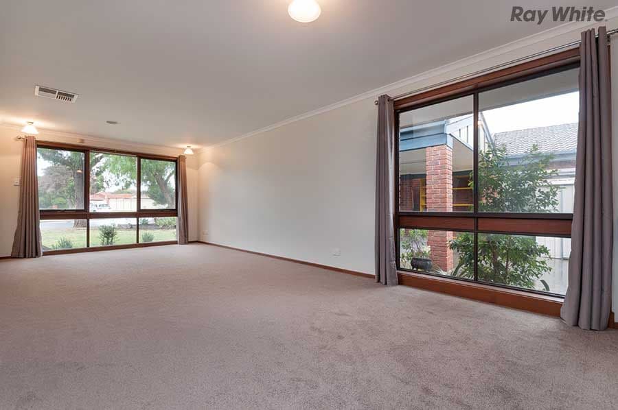 33 Prince Albert Crescent, Taylors Lakes VIC 3038, Taylors Lakes - Thumbnail 2