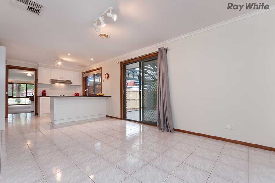 33 Prince Albert Crescent, Taylors Lakes VIC 3038, Taylors Lakes - Thumbnail 4