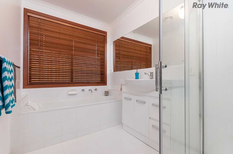 33 Prince Albert Crescent, Taylors Lakes VIC 3038, Taylors Lakes - Thumbnail 7