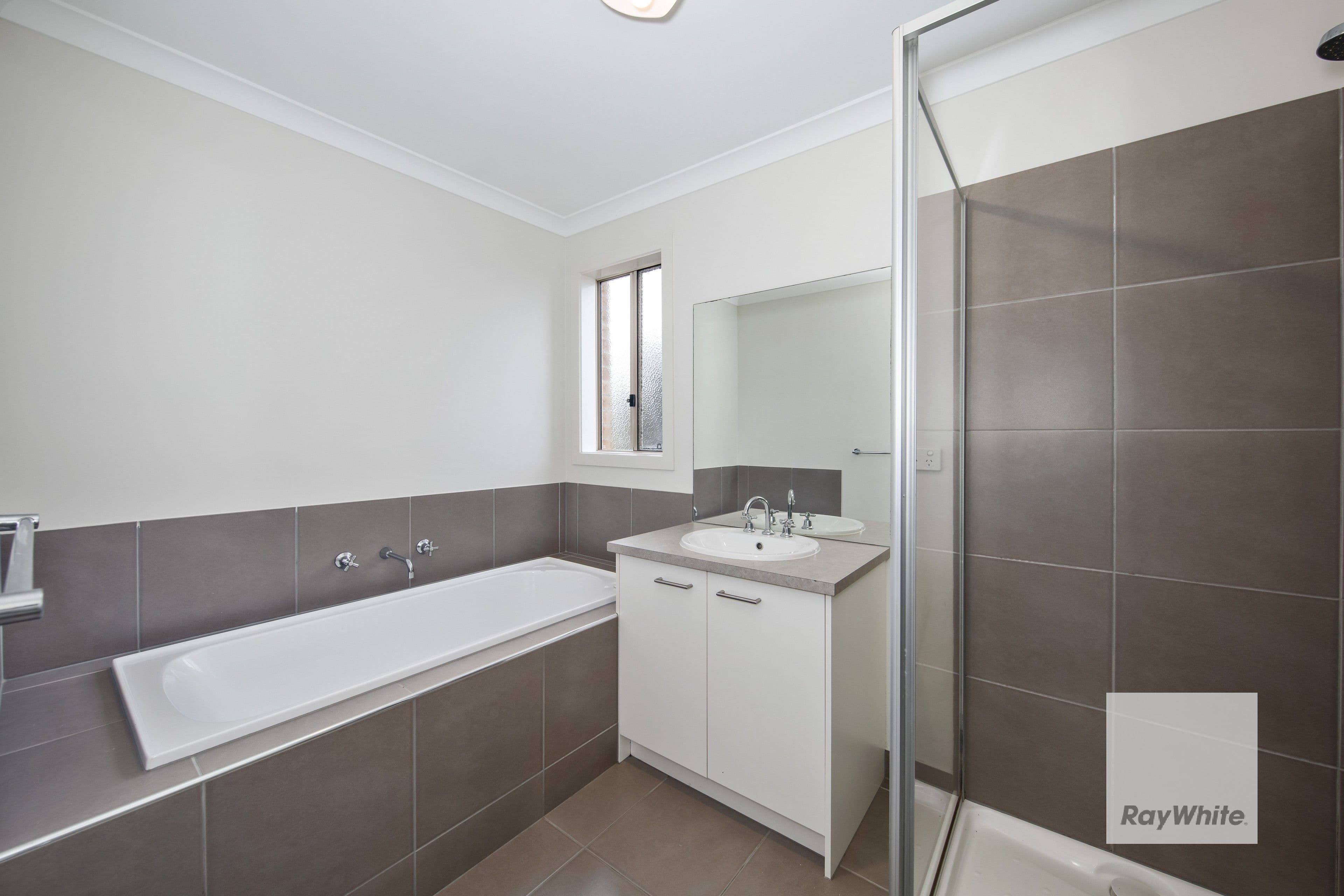 11 Glastonbury Drive, Sunbury VIC 3429, Sunbury - Thumbnail 3