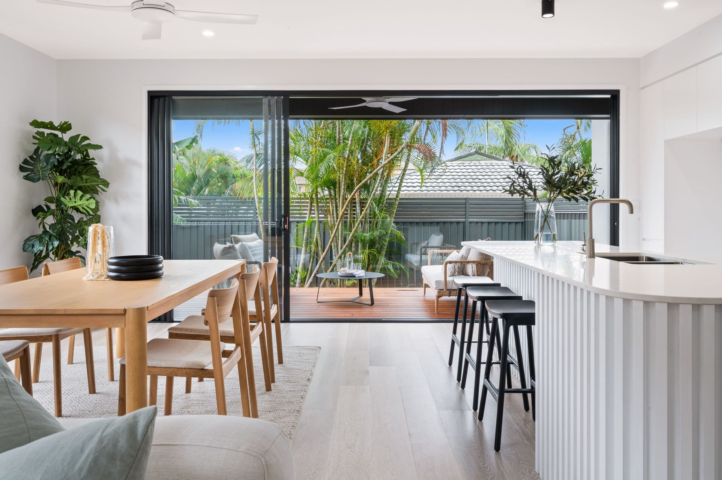 19 Drake Avenue, Paradise Point QLD 4216, Paradise Point - Image 1