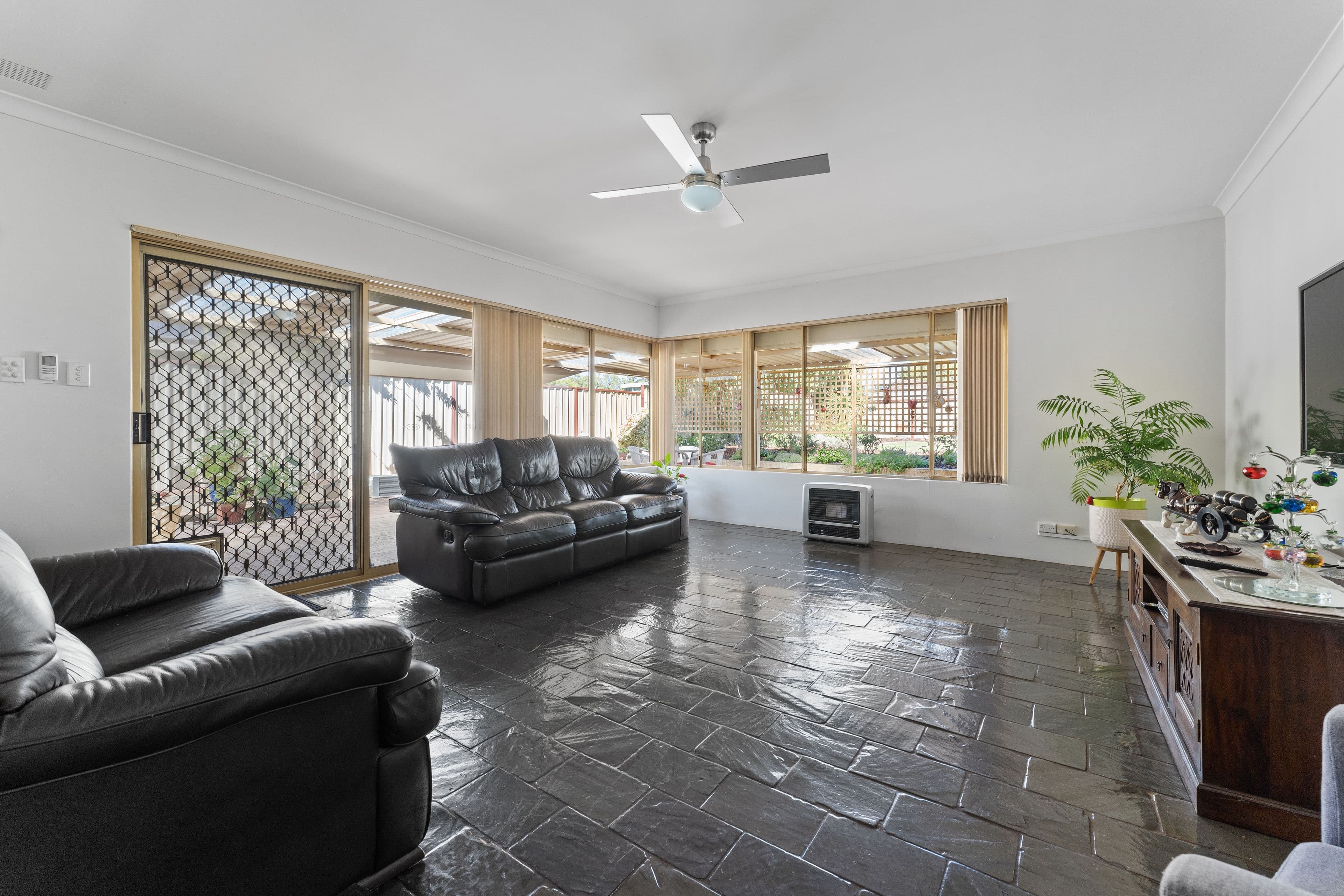4 Brigadoon Place, Cooloongup WA 6168, Cooloongup - Thumbnail 2