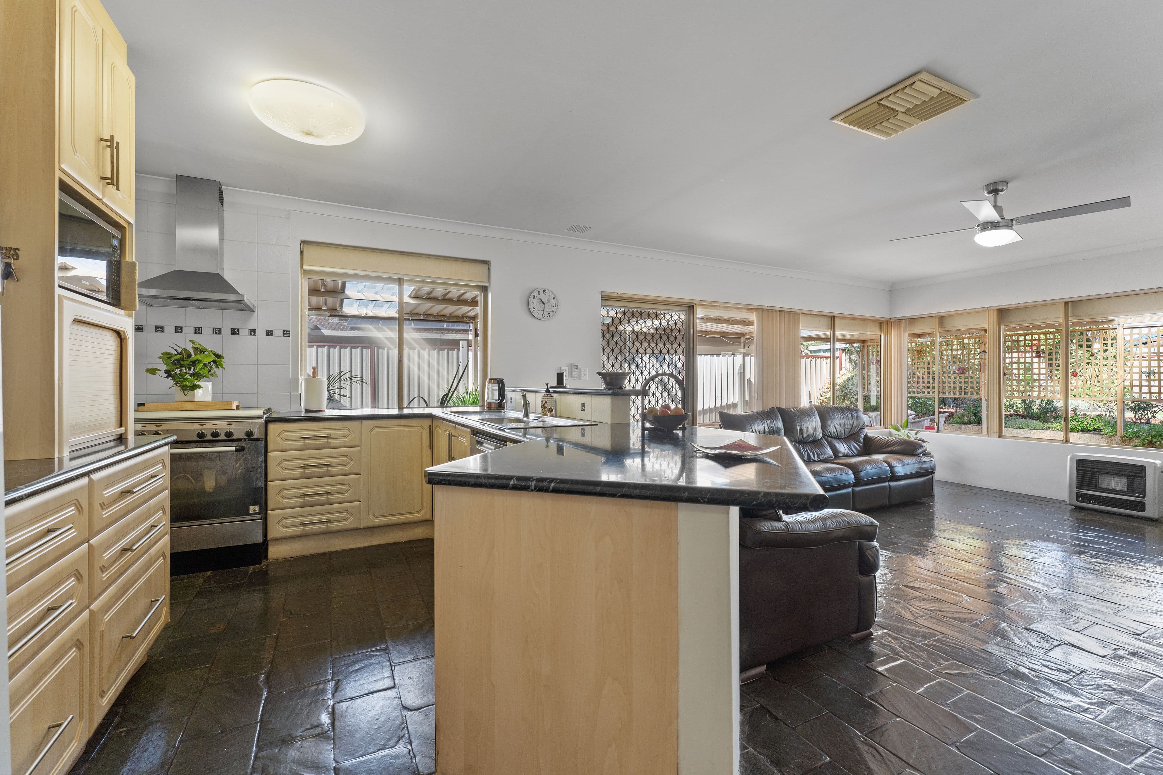 4 Brigadoon Place, Cooloongup WA 6168, Cooloongup - Thumbnail 3