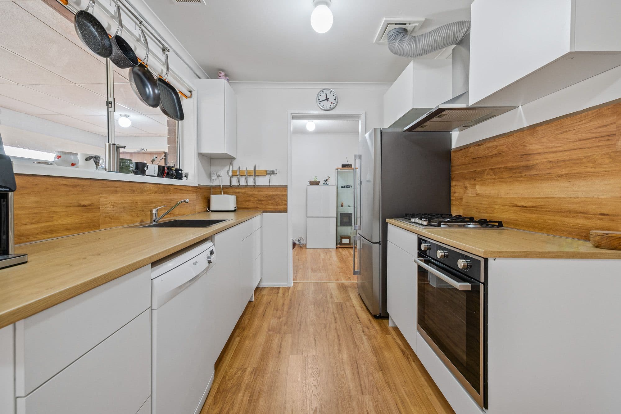 6 milton Drive, Wyndham Vale VIC 3024, Wyndham Vale - Thumbnail 2