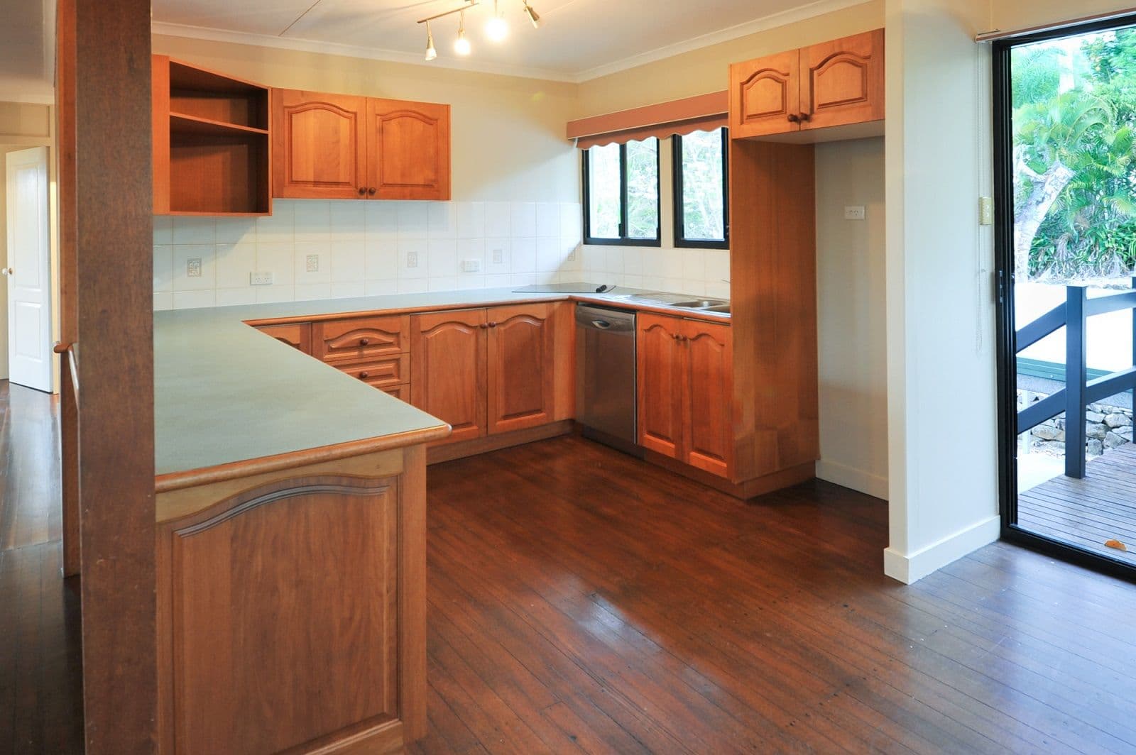 8 Balaka Street, Cannonvale QLD 4802, Cannonvale - Thumbnail 5