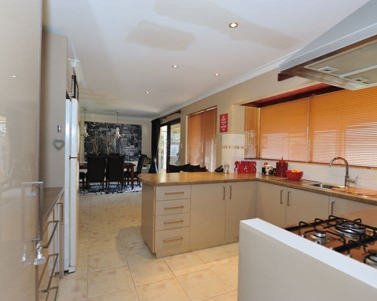 15 Hennessy Way, ROCKINGHAM WA 6168, Rockingham - Thumbnail 2