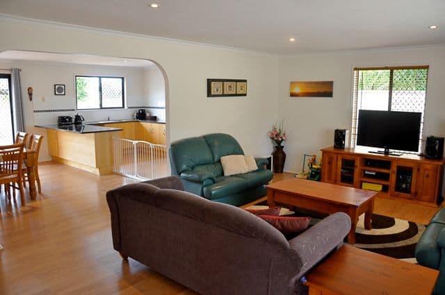 32 Meadow Brook Crescent, MERRIMAC QLD 4226, Merrimac - Thumbnail 3