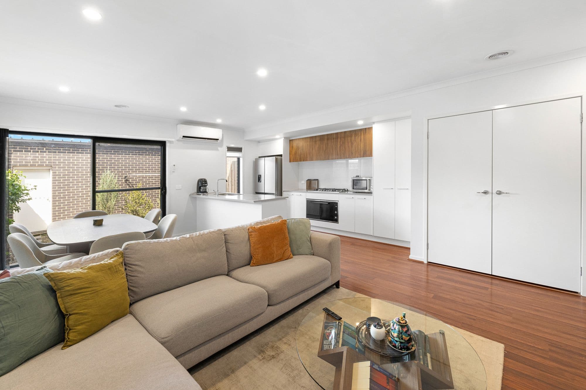10 Palmerston Walk, Werribee VIC 3030, Werribee - Thumbnail 5