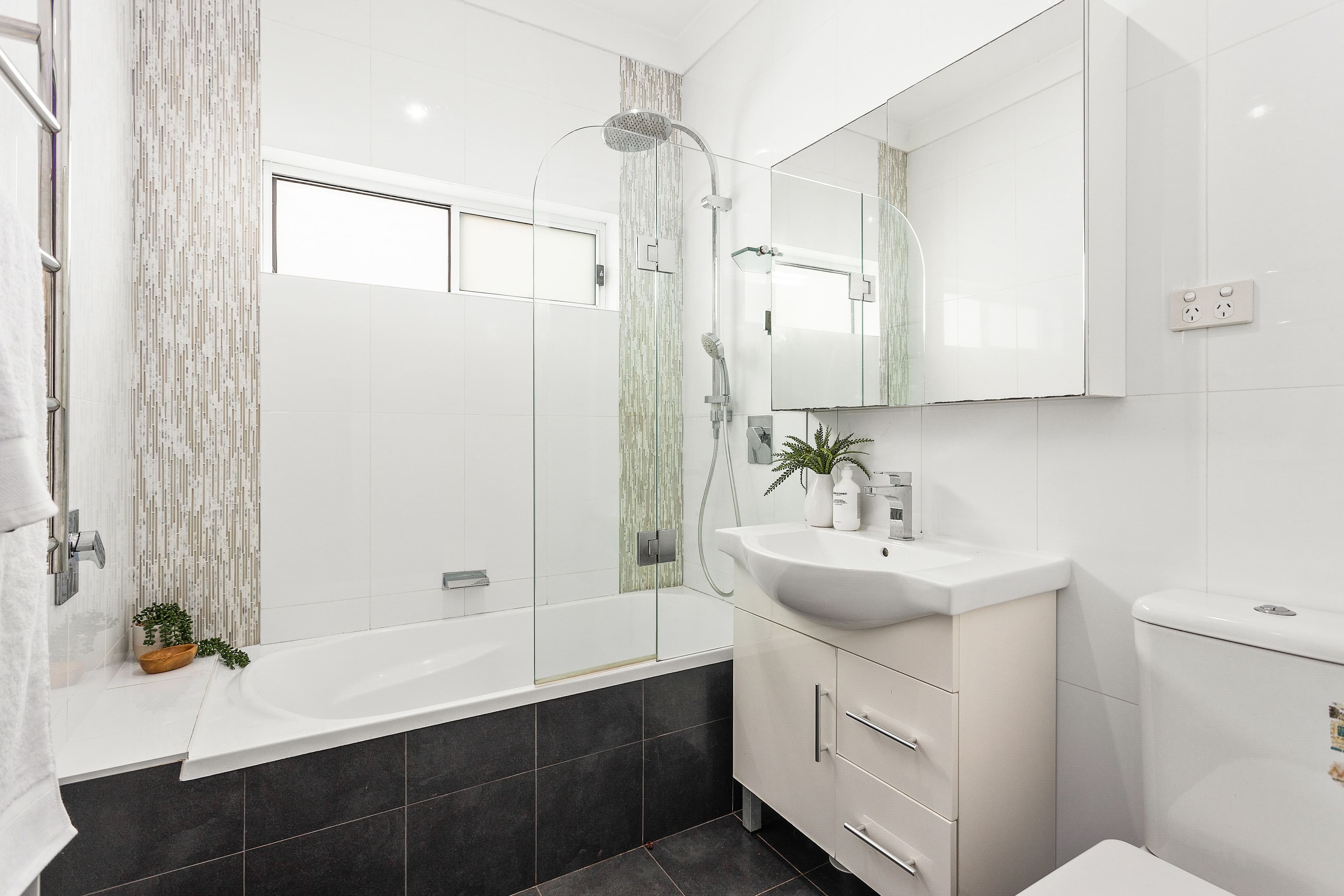 222 Gladstone Avenue, Mount Saint Thomas NSW 2500, Mount Saint Thomas - Thumbnail 7