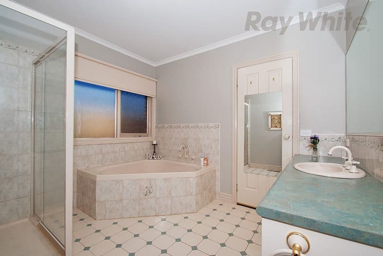 17 AMBLESIDE Close, Mooroolbark VIC 3138, Mooroolbark - Thumbnail 5