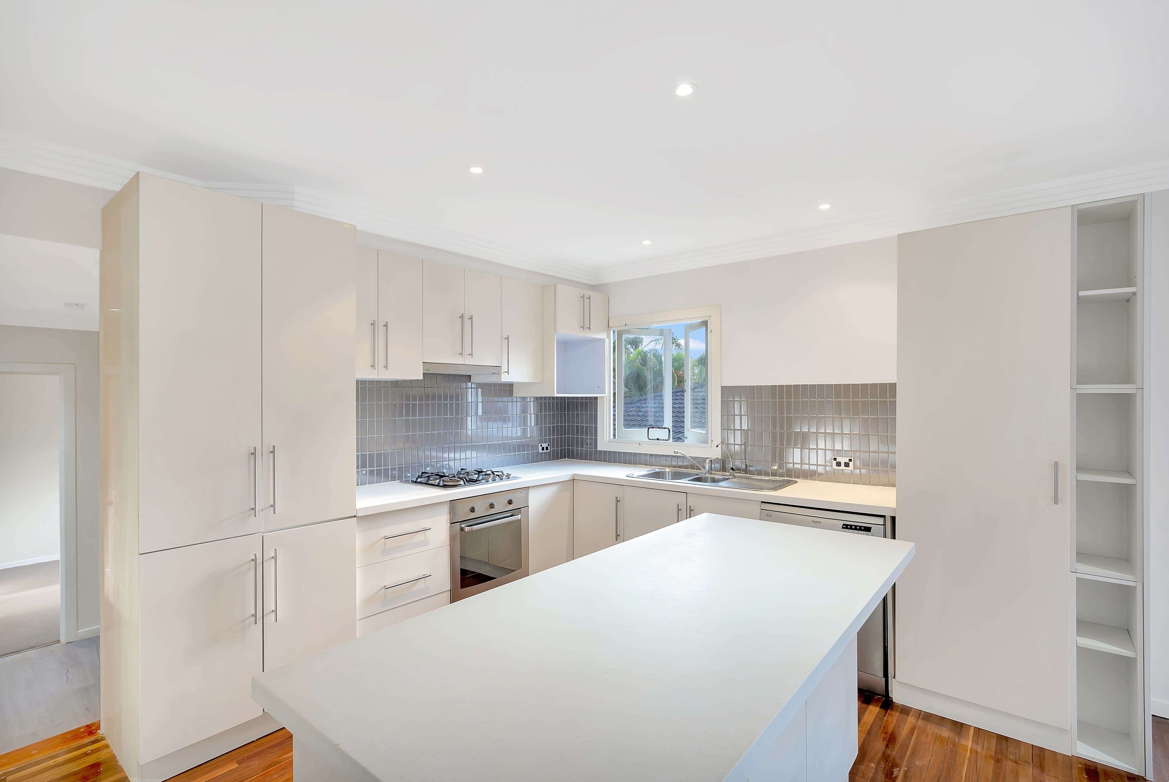 46 Shirley Street, Southport QLD 4215, Southport - Thumbnail 4