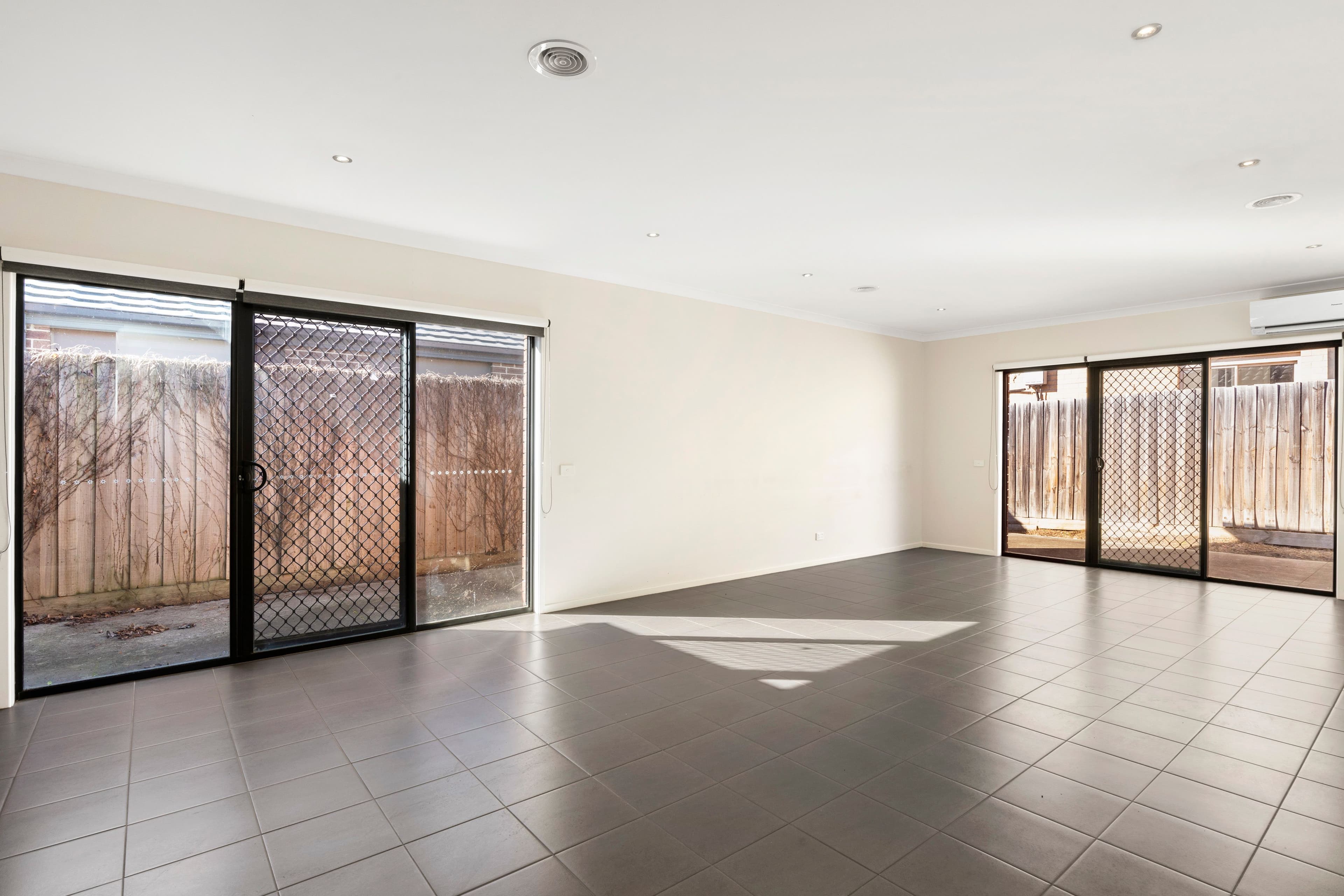 209 Painted Hills Road, Doreen VIC 3754, Doreen - Thumbnail 3