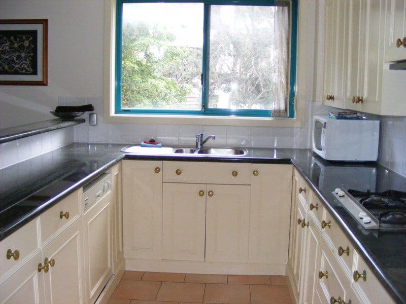 9 Banoon Road, Eltham, Eltham - Thumbnail 3