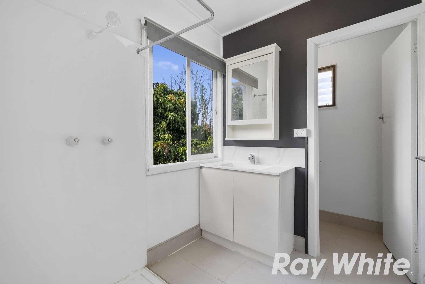 27 Row Street, Kilcoy QLD 4515, Kilcoy - Thumbnail 5