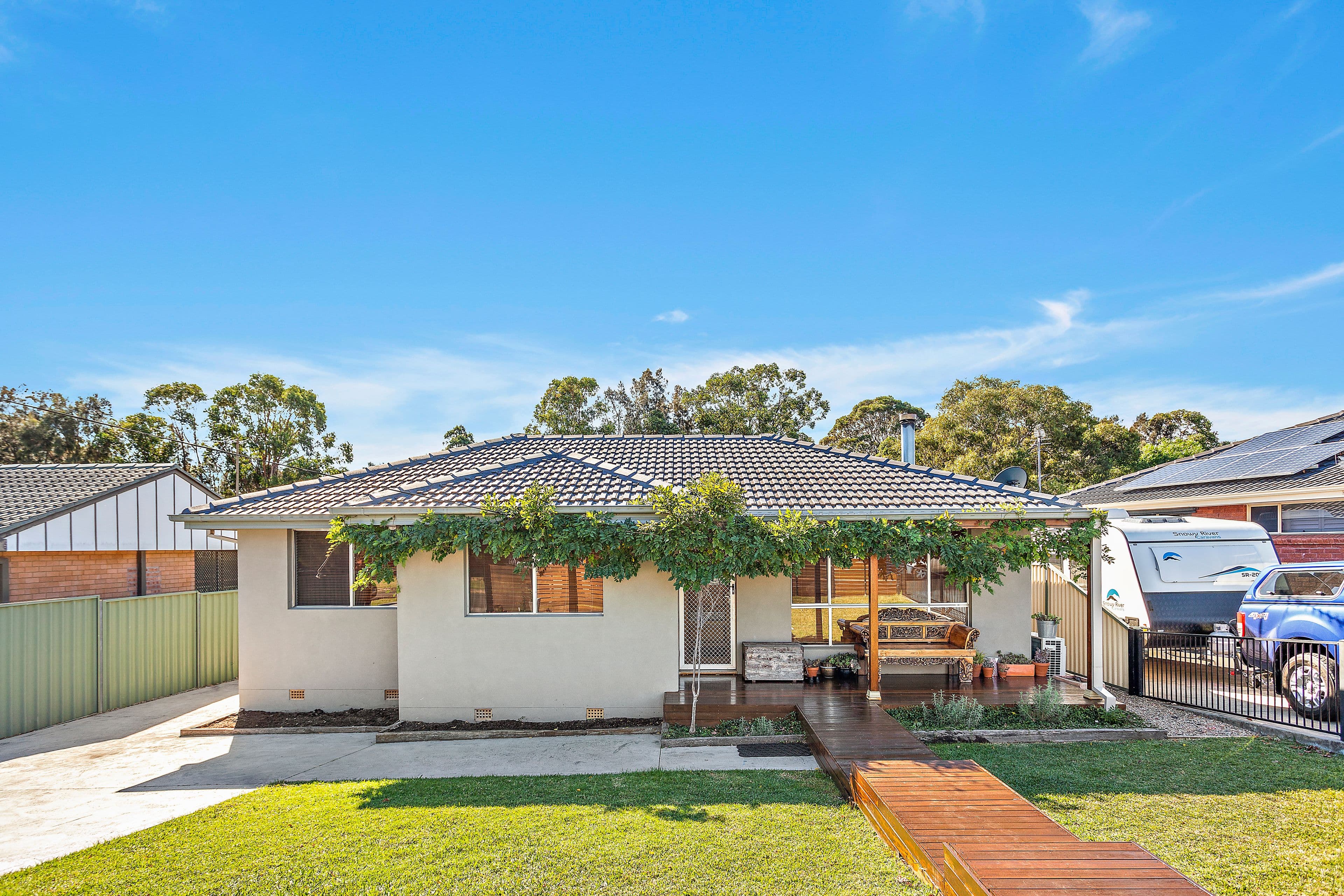 99 Devonshire Crescent, Oak Flats - Image 1
