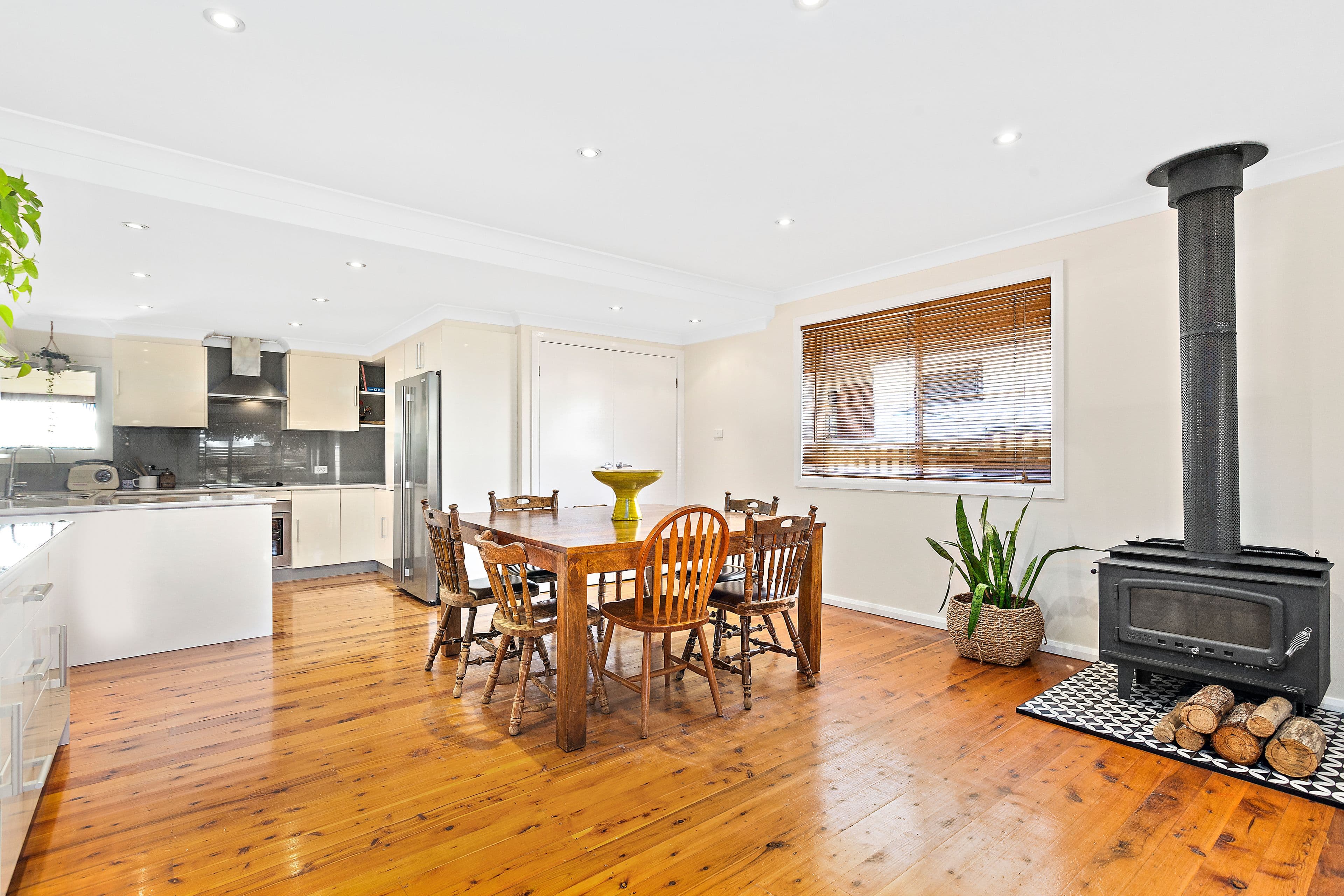 99 Devonshire Crescent, Oak Flats - Thumbnail 3