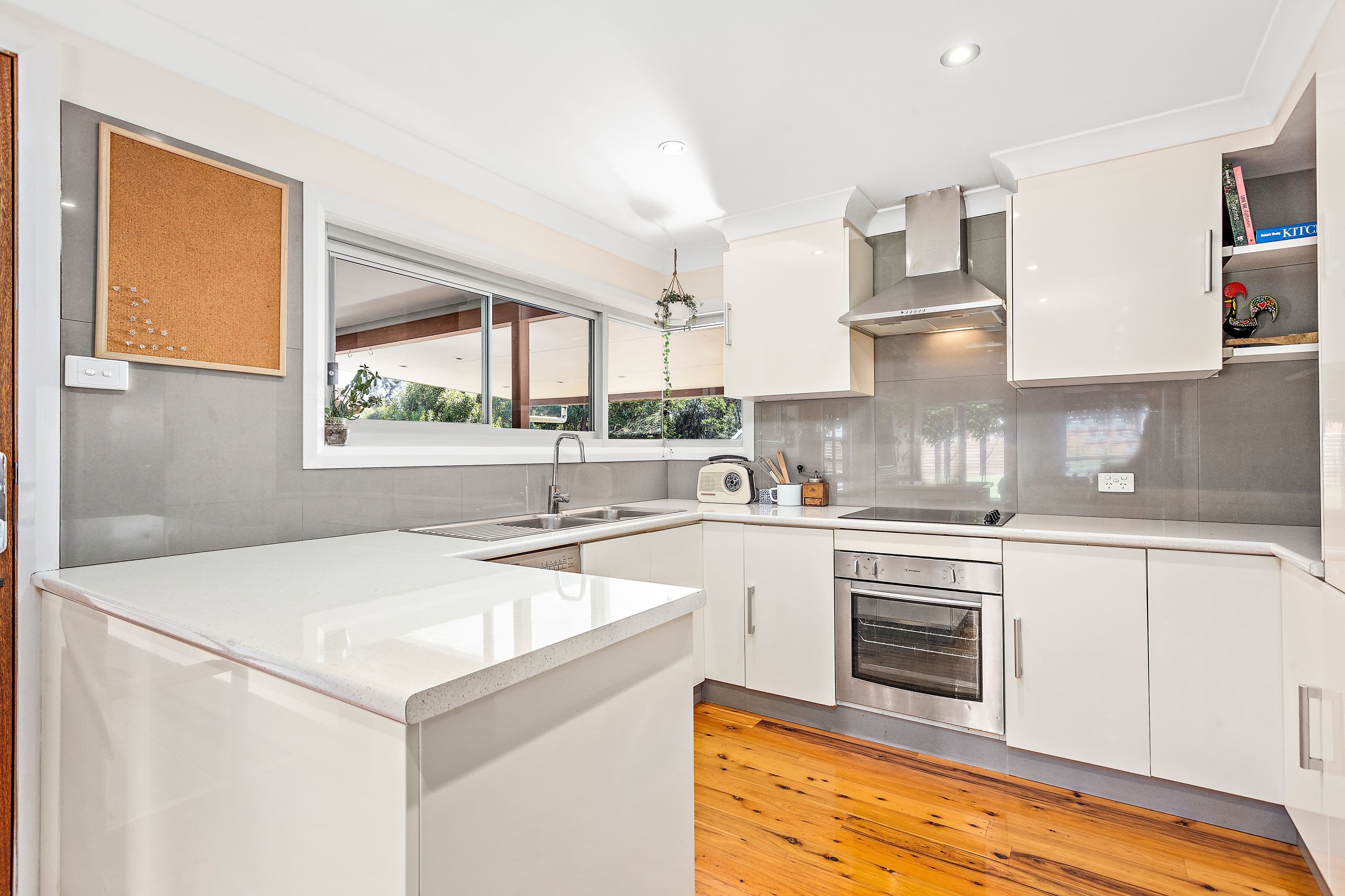 99 Devonshire Crescent, Oak Flats - Thumbnail 4