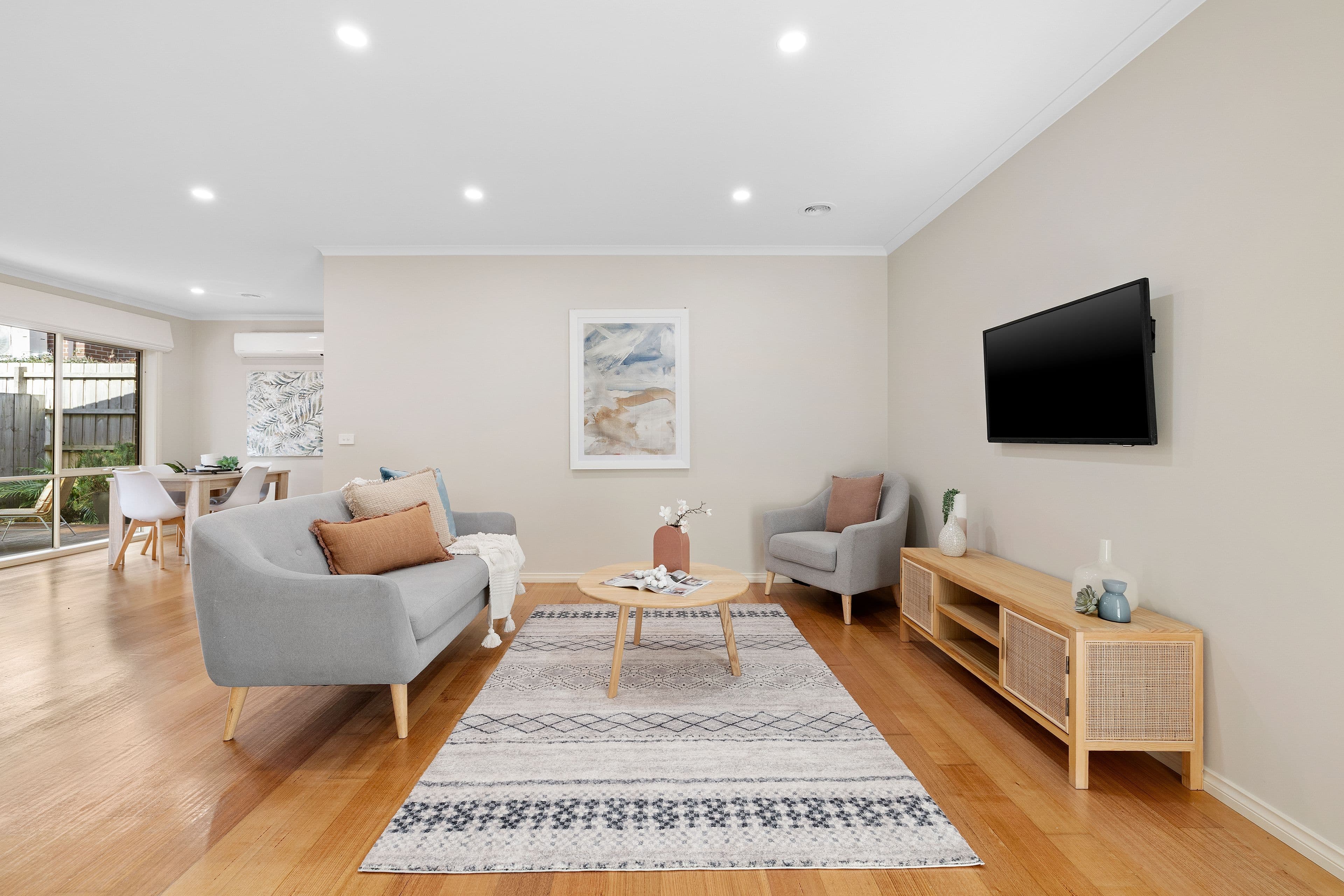 4 Burchall Crescent, Rowville VIC 3178, Rowville - Thumbnail 2
