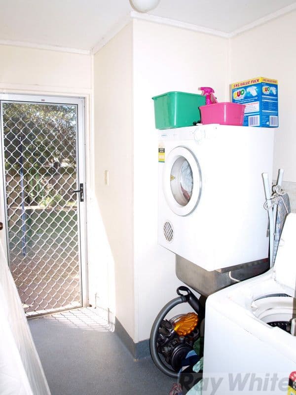 35 Stubbin Street, BUNDAMBA QLD 4304, Bundamba - Thumbnail 8