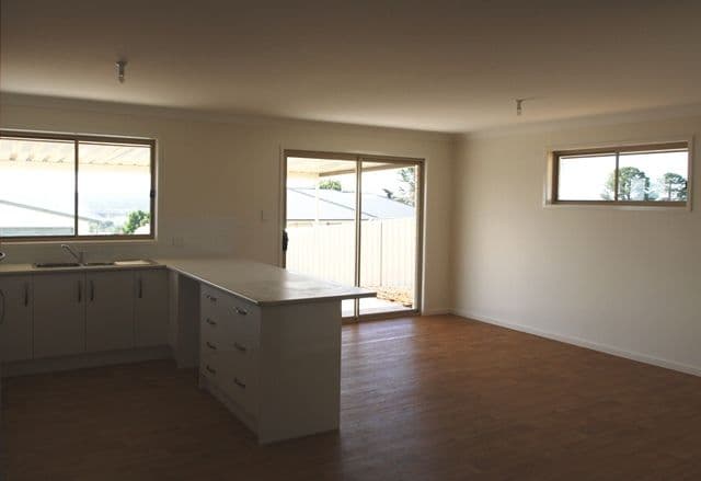 4 Lookout Place, WARWICK QLD 4370, Warwick - Thumbnail 4