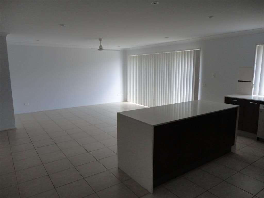49 Lady Penrhyn Drive, ELI WATERS QLD 4655, Eli Waters - Thumbnail 3