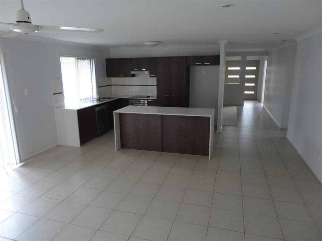 49 Lady Penrhyn Drive, ELI WATERS QLD 4655, Eli Waters - Thumbnail 4