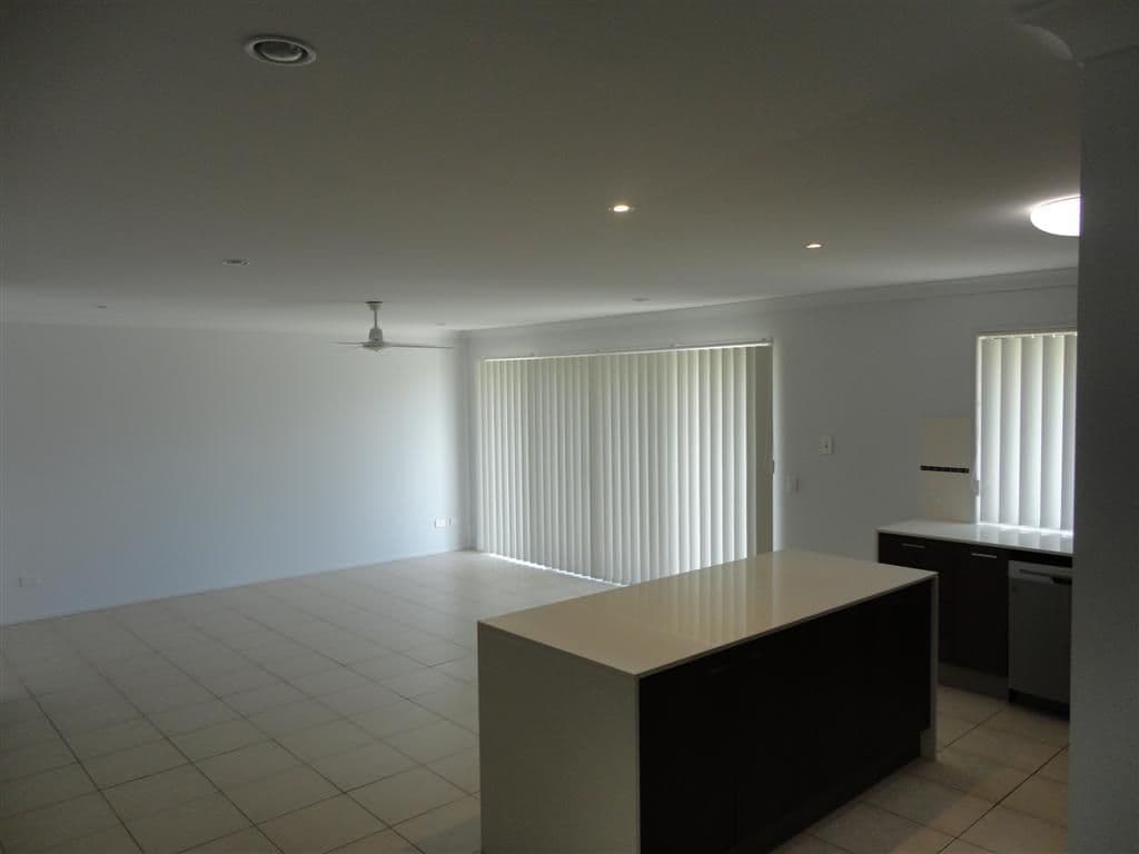 49 Lady Penrhyn Drive, ELI WATERS QLD 4655, Eli Waters - Thumbnail 8