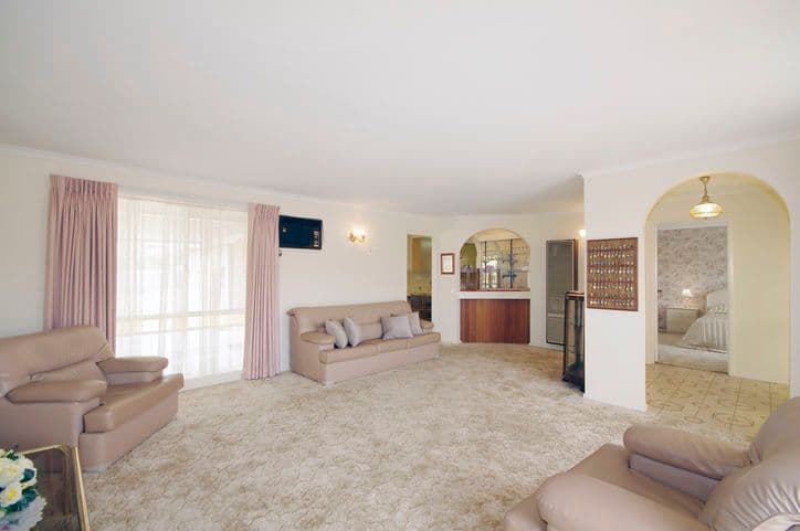 75 Moruya Drive, GROVEDALE VIC 3216, Grovedale - Thumbnail 2