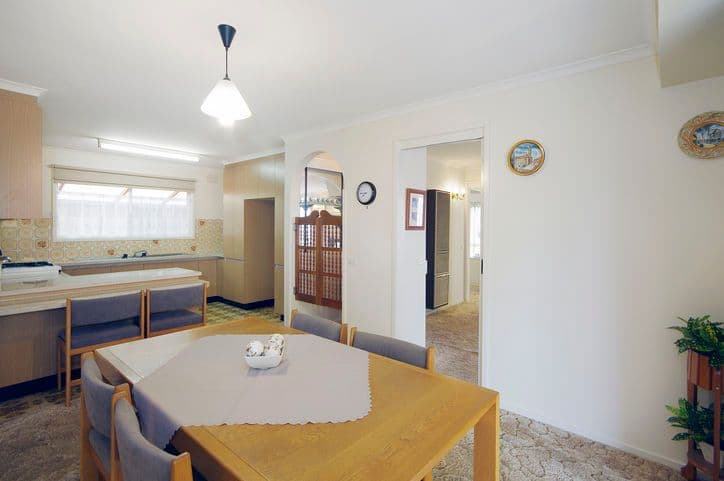 75 Moruya Drive, GROVEDALE VIC 3216, Grovedale - Thumbnail 4