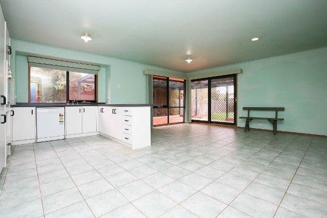 12 Dairy Close, SYDENHAM VIC 3037, Sydenham - Thumbnail 4