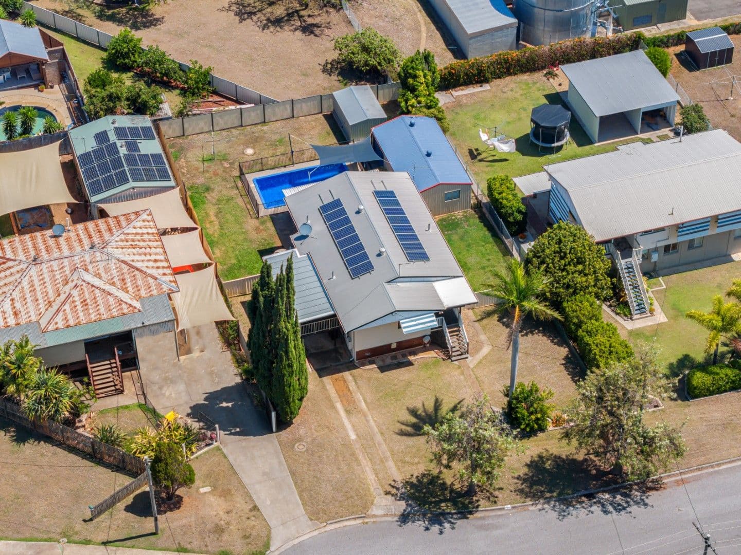 11 Harvey Street, West Gladstone QLD 4680, West Gladstone - Thumbnail 2