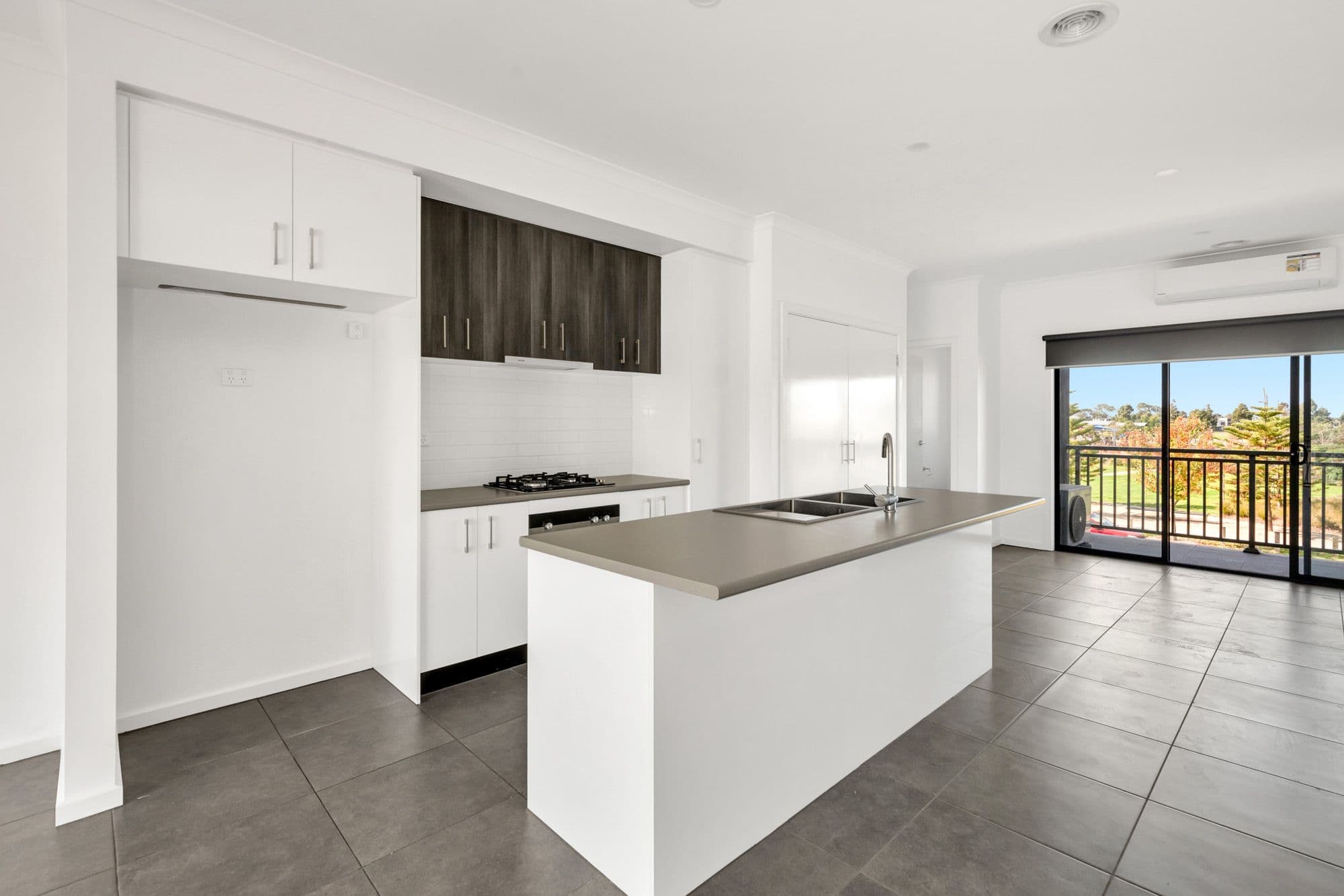 8B Timbarra Drive, Werribee VIC 3030, Werribee - Thumbnail 2