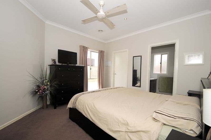 19 Lake View Drive, NARRE WARREN SOUTH VIC 3805, Narre Warren South - Thumbnail 4