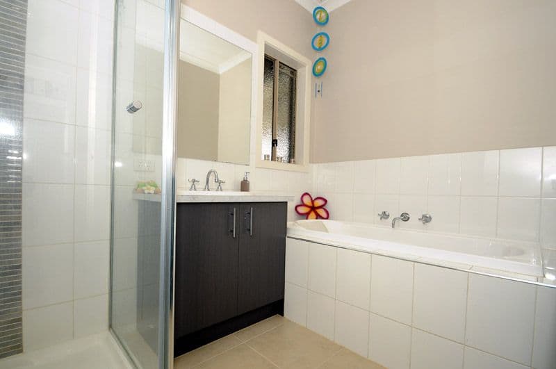 19 Lake View Drive, NARRE WARREN SOUTH VIC 3805, Narre Warren South - Thumbnail 5