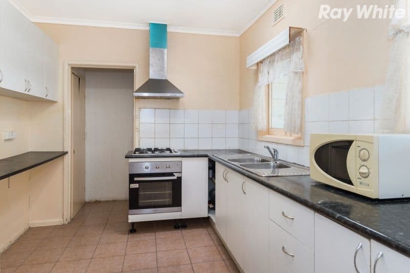 18 Gardiner Avenue, Dandenong North VIC 3175, Dandenong North - Thumbnail 4