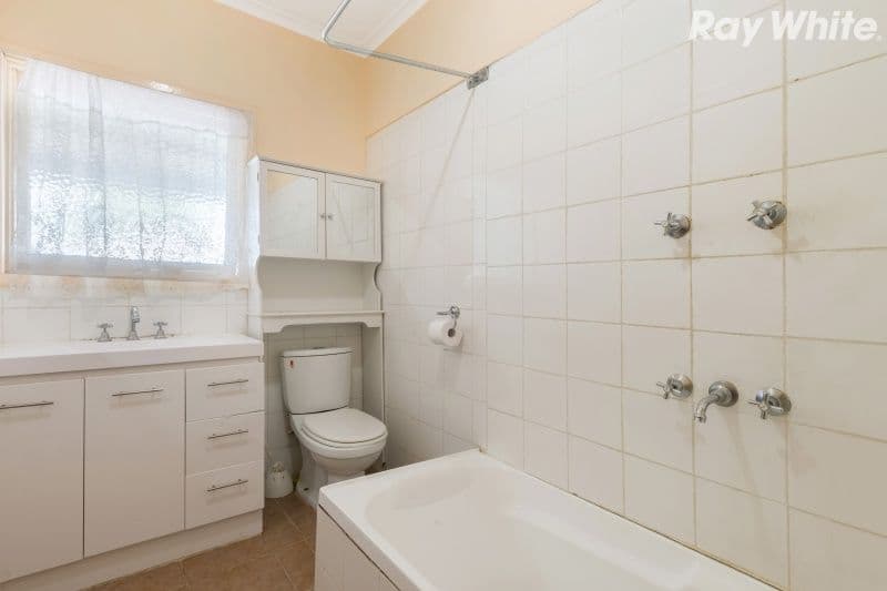18 Gardiner Avenue, Dandenong North VIC 3175, Dandenong North - Thumbnail 7