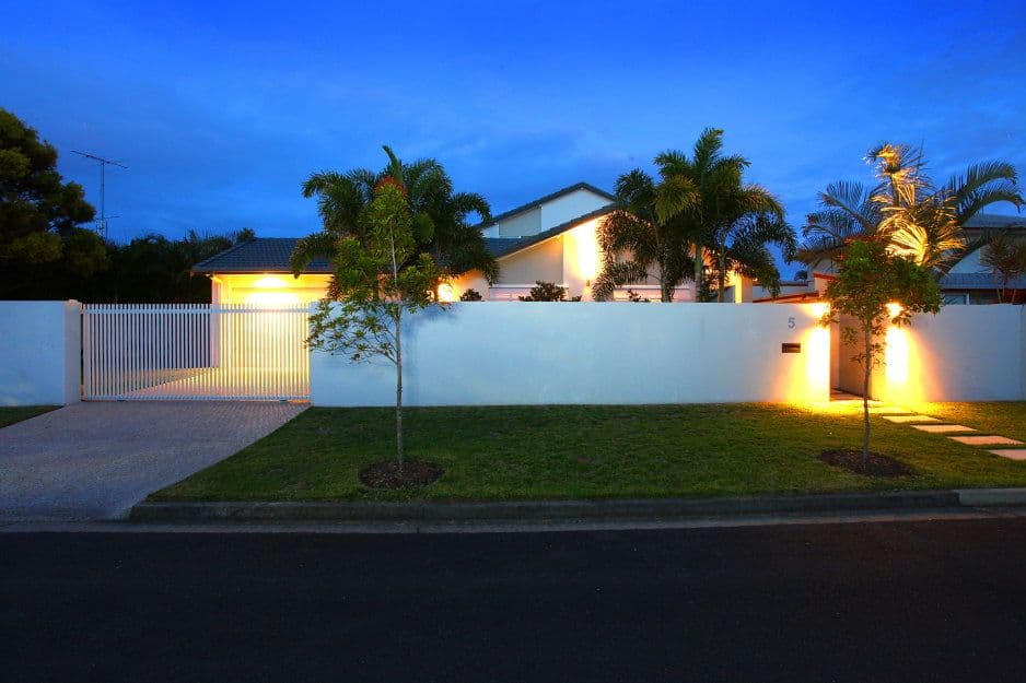 5 Tyrone Avenue, SORRENTO QLD 4217, Sorrento - Thumbnail 3