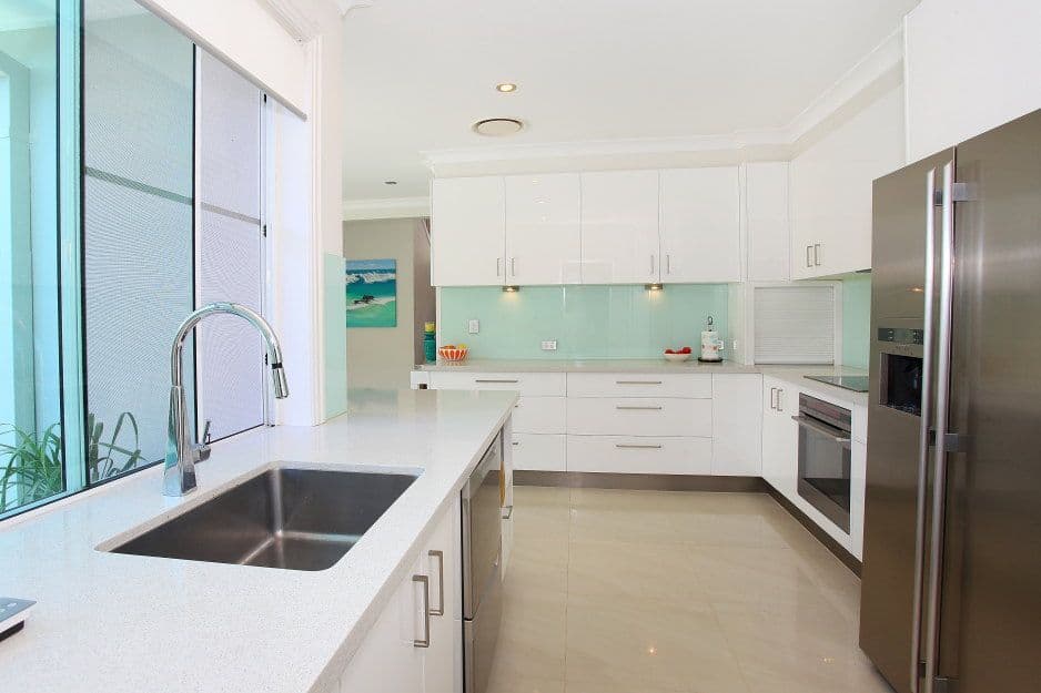 5 Tyrone Avenue, SORRENTO QLD 4217, Sorrento - Thumbnail 7